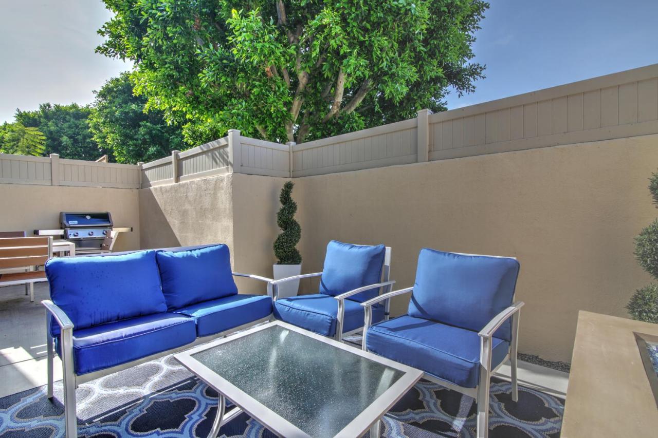 Doorstep To Disneyland Condos Анахайм Екстериор снимка